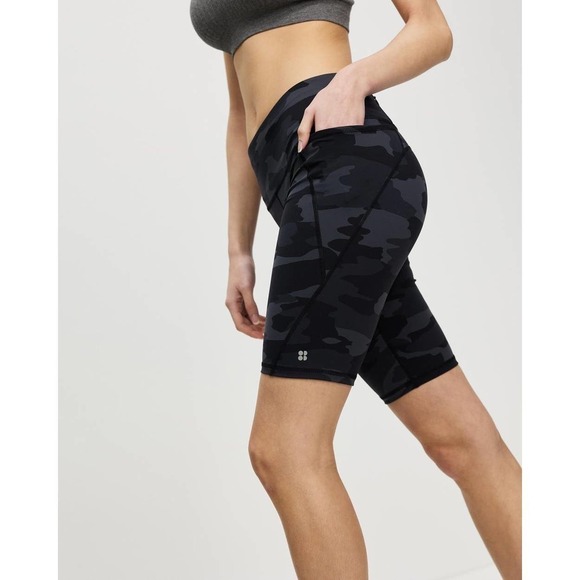 Sweaty BETTY POWER HIGH WAIST POCKET BIKER SHORTS BLACK TONAL CAMO SIZE 4-6 NWT - Picture 2 of 15